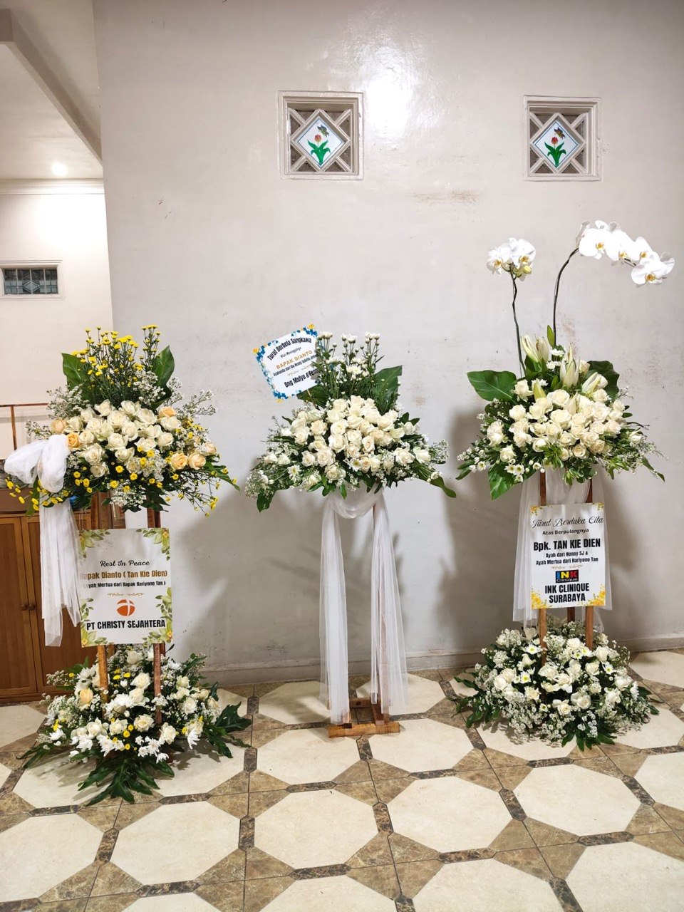 Standing flower duka cita